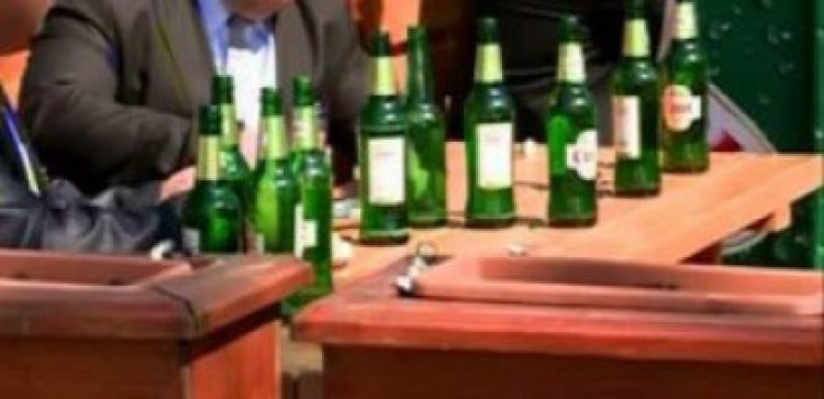 Prinşi după ce au furat baxuri de bere dintr-o maşină